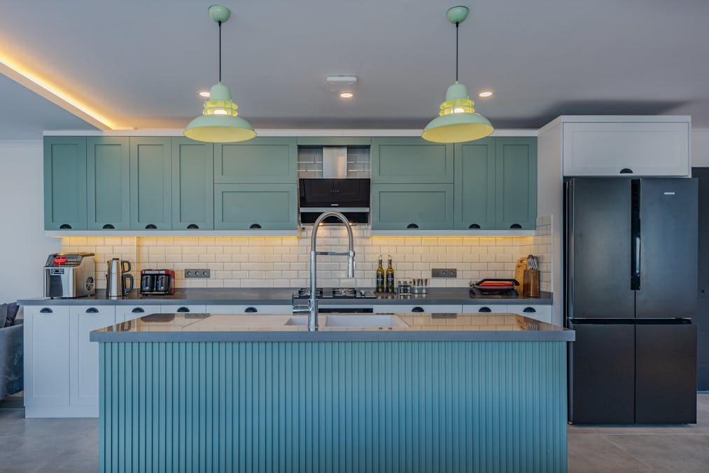 cabinet-refacing-vs-cabinet-painting-blog cabinet refacing vs cabinet painting